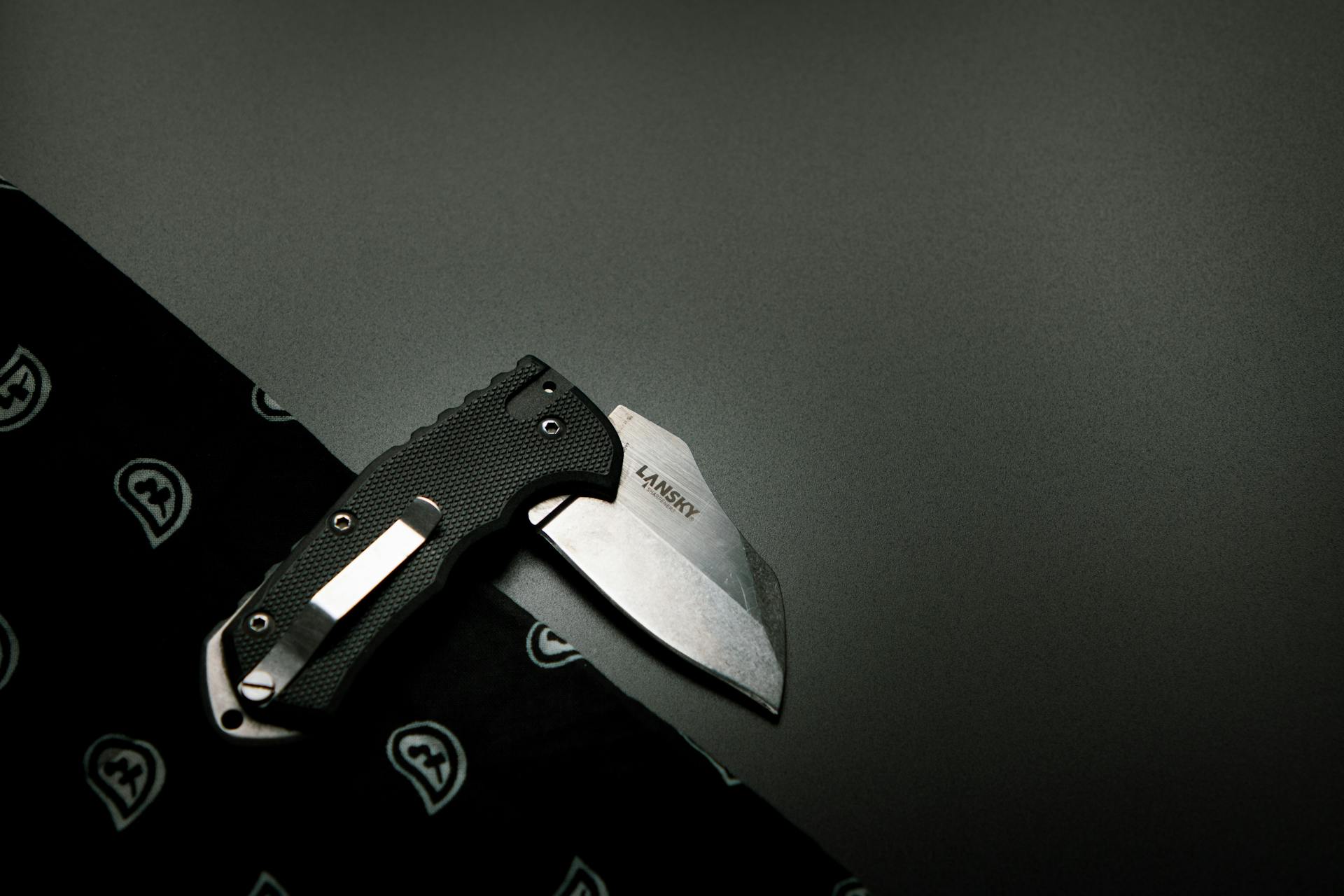 Benchmade Shop -Benchmade Shop pexels dapaynesta 6803022